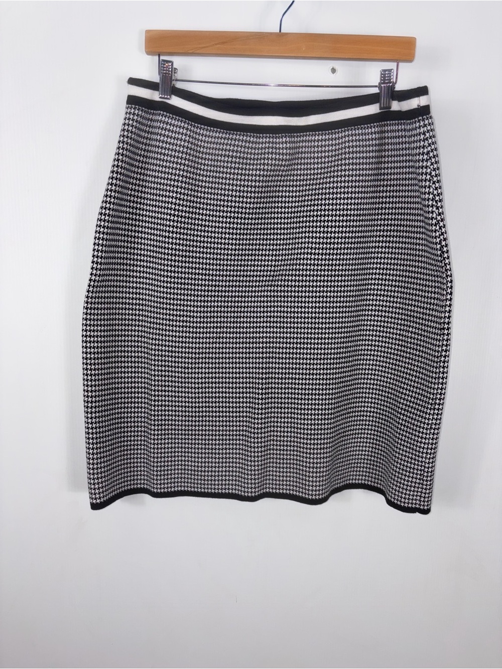 Karl Lagerfeld Black & White Houndstooth Pencil Skirt